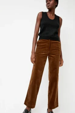 New Carol U-Neck Vest in Black Sweaters|Clothing