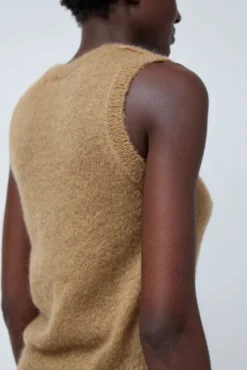 Outlet Carol U-Neck Vest in Khaki Collections|Sweaters