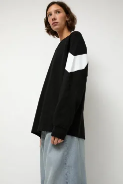 Discount Chevron Raglan Tee in Black Collections|Tops