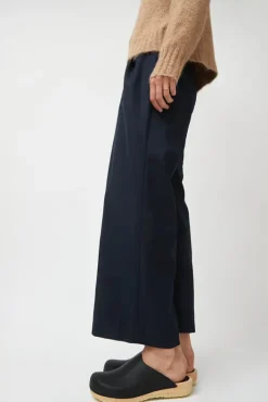 Fashion Contour Clog on Flat Base in Black Collections|Clog Sandals And Shoes