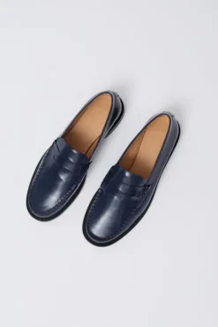 Outlet Miles in Navy Holiday Gift Guide|Collections