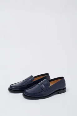 Outlet Miles in Navy Holiday Gift Guide|Collections