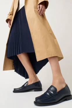 Outlet Miles in Navy Holiday Gift Guide|Collections