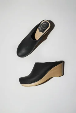 Outlet New School Clog on Wedge in Black Collections|Clog Sandals And Shoes