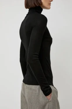 Hot Turtle T-Shirt in Black Collections|Tops