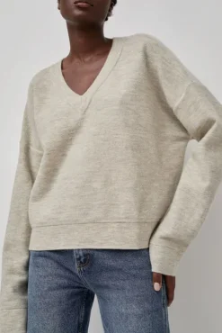 Outlet Wide V Neck in Carrara Collections|Sweaters